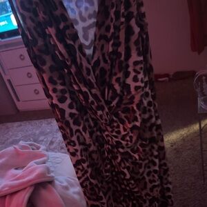 VENUS Leopard Print Maxi Dress
